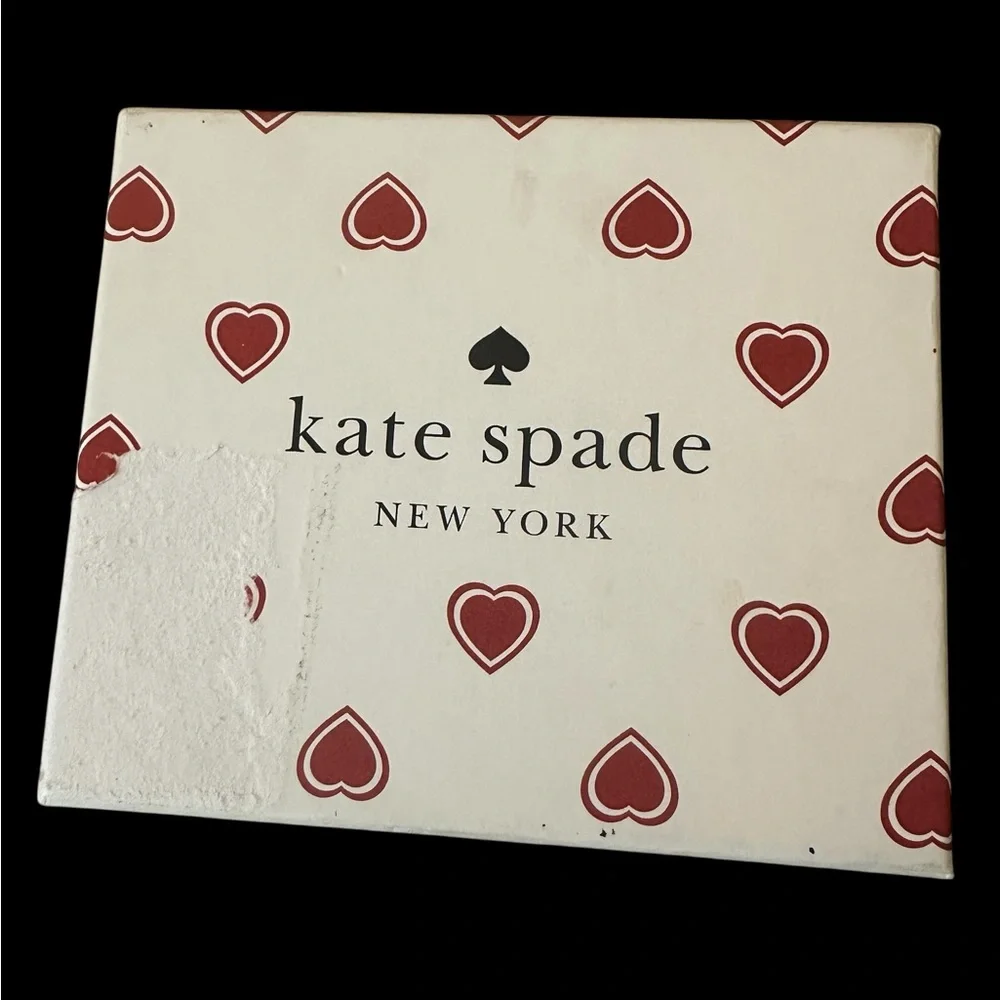 Kate Spade Madison Heartfelt Geo Cream & Red  Card Holder New in Gift Box
